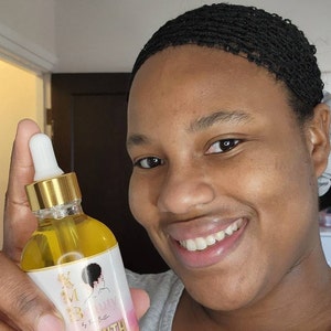 Lichtgewicht haargroeiolie, natuurlijk haar, gezond haar, gezonde hoofdhuid, snelle haargroei, haaruitval, haarolie, haarserum, postpartum haar