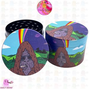 Sassy Sasquatch Cartoon Funny Parodie Big Lez Show-50 mm Premium Custom Metal Tobacco Grinder Shredder Leuk cadeau