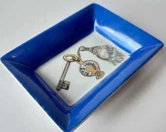 Vide-poche "La Clé d'or" en porcelaine peint à la main – pièce unique.