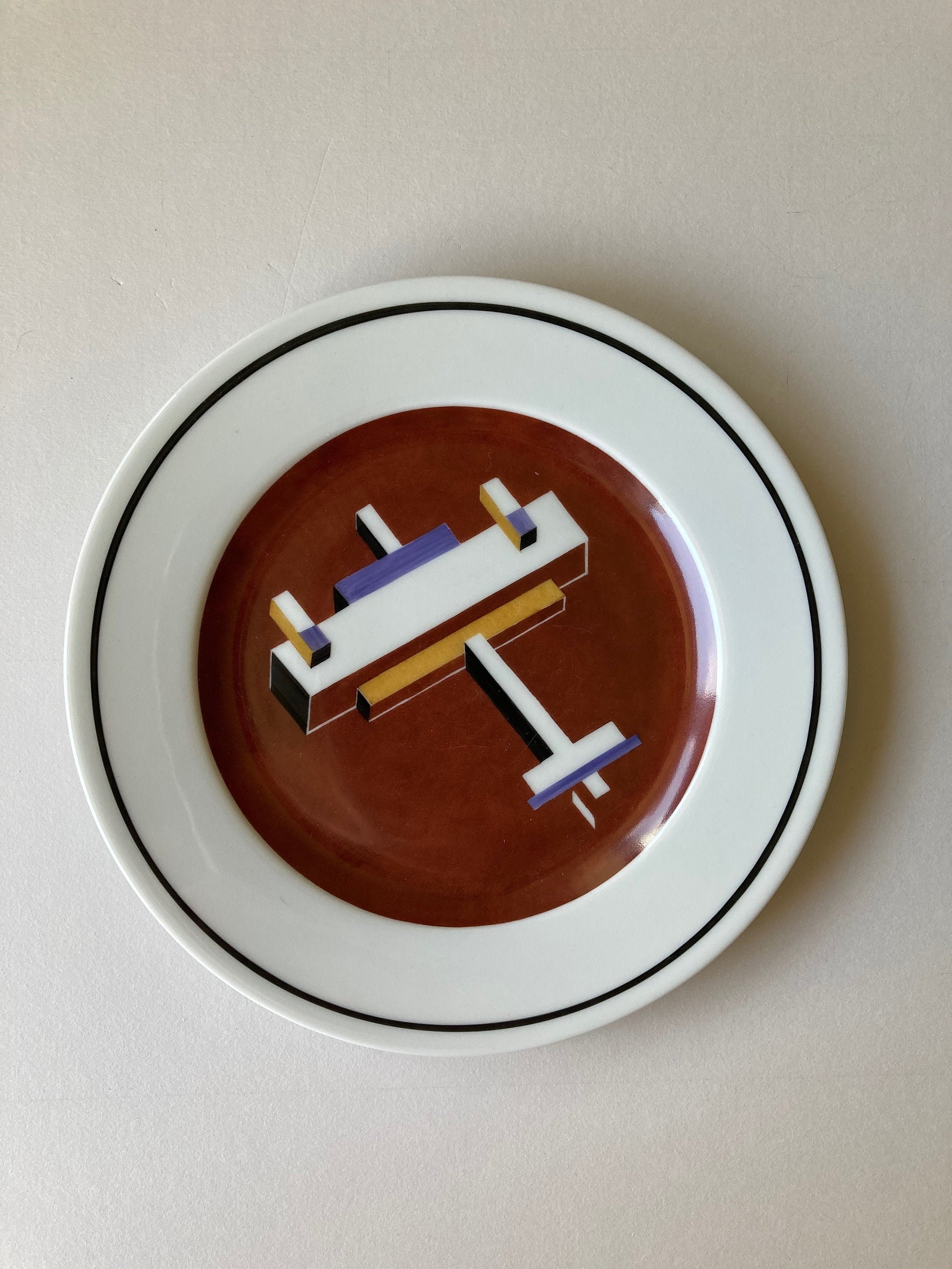 Assiette en Porcelaine Pour La Décoration Murale. Collection d'avant-Garde Russe