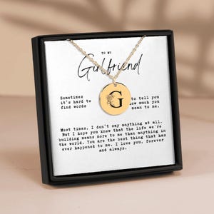 彼女へのネックレス - 花柄イニシャルネックレス - G、彼女へのクリスマスプレゼント