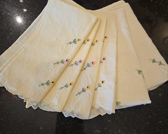 Toallas de lino bordadas para invitados: Juego floral amarillo pálido
