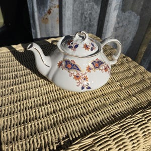 Vintage Ellgreave Tea Pot