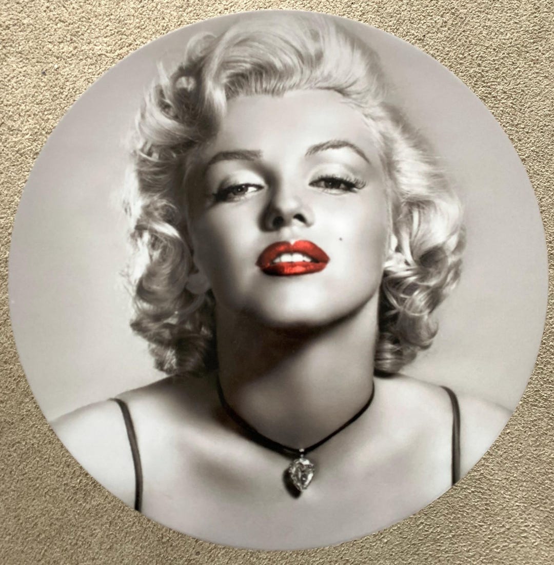 マリリンモンロー　テーブル Marilyn Monroe Side Table / Coffee Table/ Bedside Table