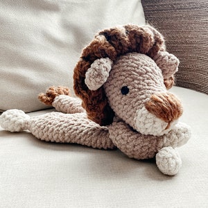 Löwe Kuscheltier