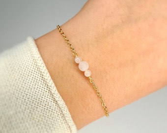 Subtle gold-plated rose quartz bracelet