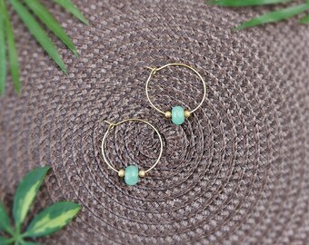Discreet, gold-plated hoop earrings with a jade pearl