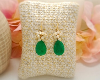 Vergoldete Jade-Ohrringe mit Mondstein