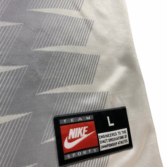 Escarchado realimentación Chip Etiqueta blanca Nike Team bordado camiseta Swoosh - Etsy España