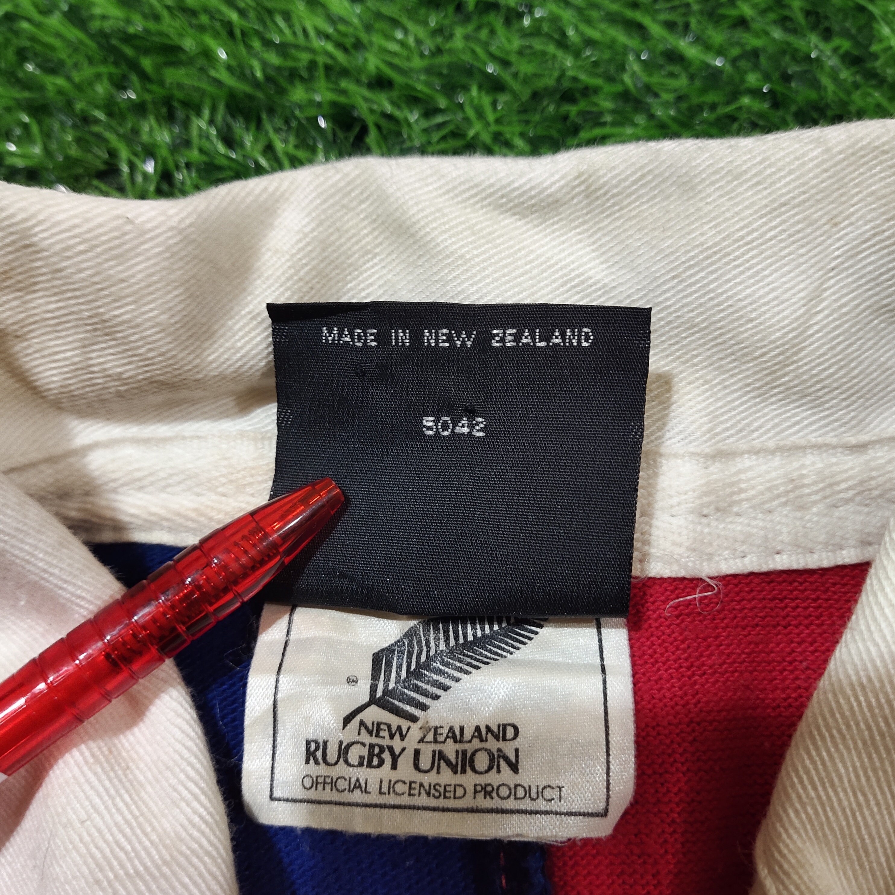 RARE Vintage 90s Distressed Canterbury New Zealand All