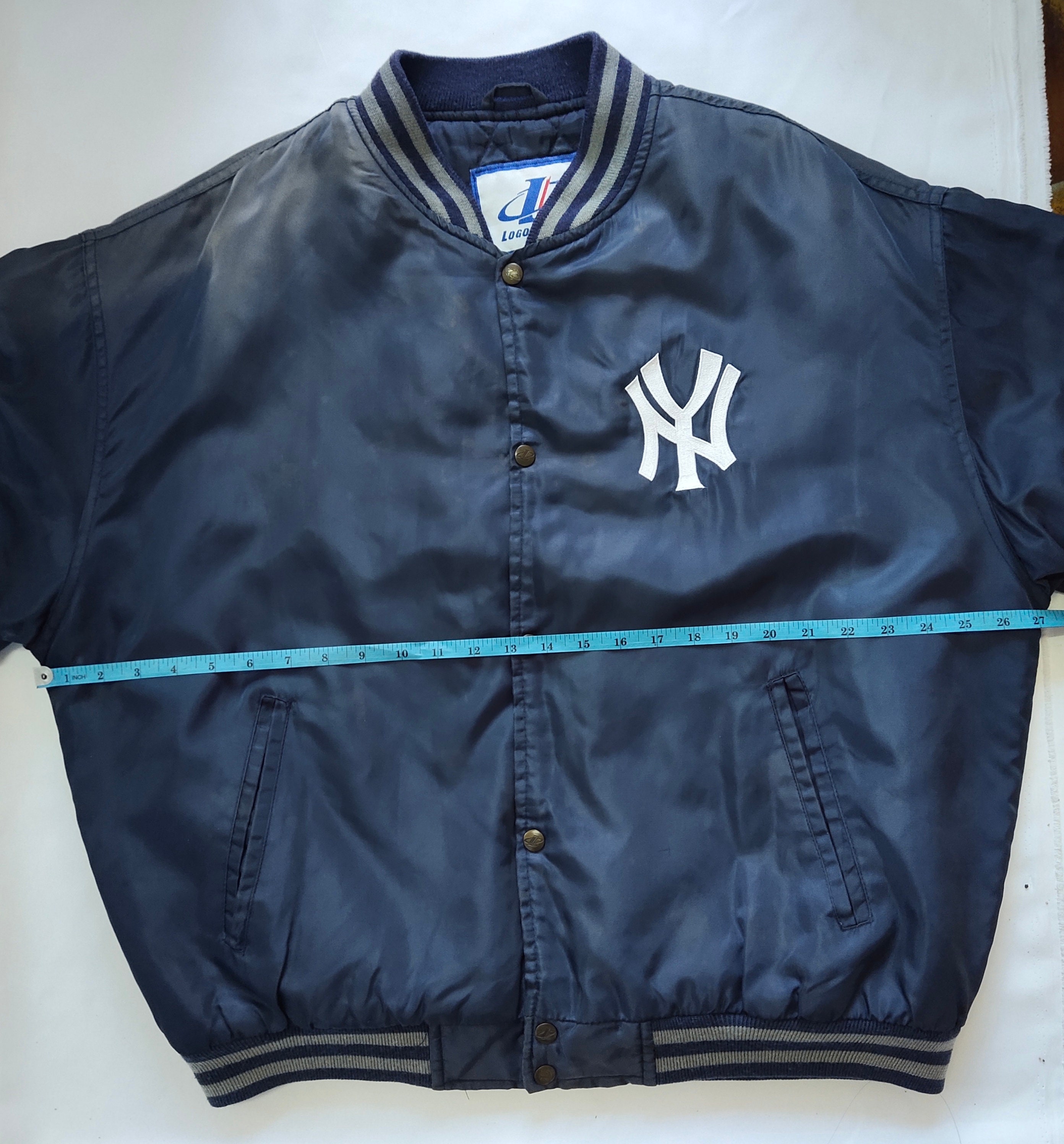 ニューヨーク・ヤンキース ジャケット ネイビー　ヴィンテージ　90s RARE Vintage 90s Distressed New York Yankees Satin Jacket by