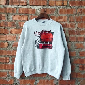 Vintage 90s Distressed NCAA Mustang Broncos Basketball Sweatshirt Mustang Crewneck Mustang Pullover Printed Logo Gray Color Men&#39;s Fit M