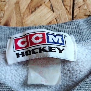 Vintage 90s Distressed North Dakota Ice Hockey CCM Sweatshirt Dakota Sweater Dakota Pullover Dakota Crewneck Printed Logo Gray Color Men’s L
