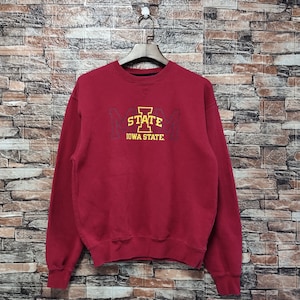Vintage NCAA Iowa State University Sweatshirt Iowa State Crewneck Iowa State Pullover Iowa State Sweater Printed Logo Red Color Men’s Fit M