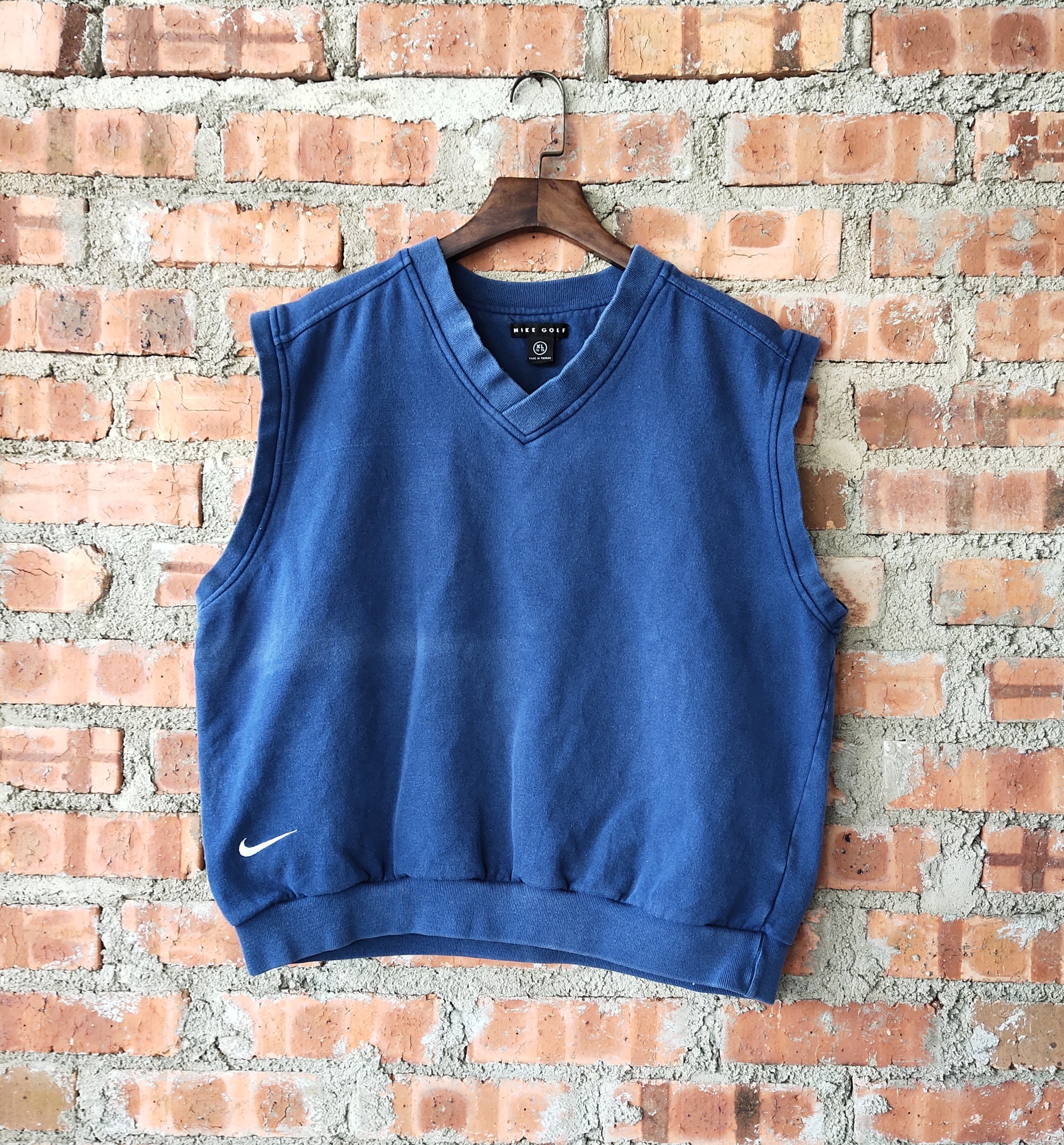 Nike golf sleeveless sweater hotsell