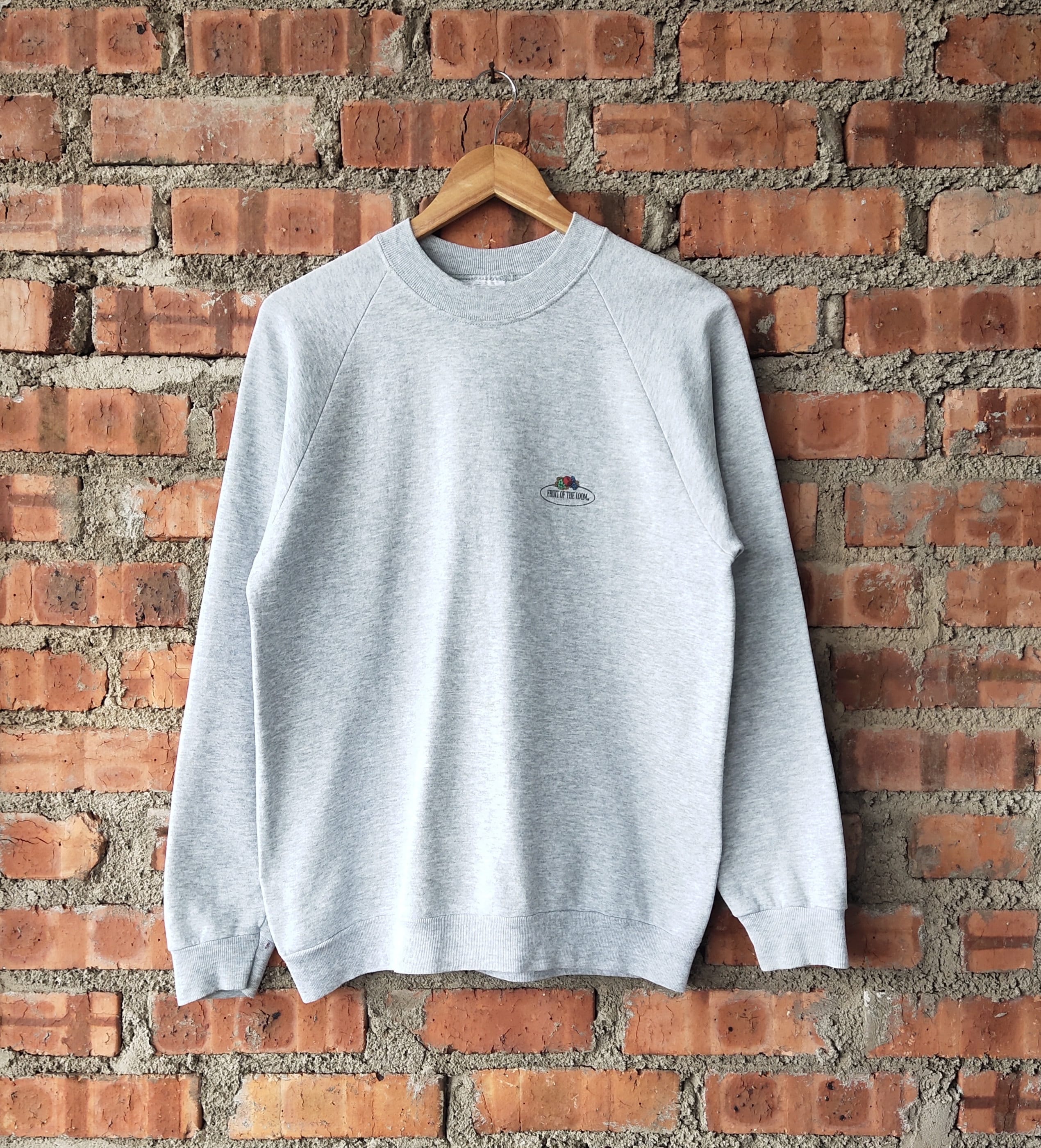 している FRUIT OF THE LOOM CREWNECK SWEAT マテリアル