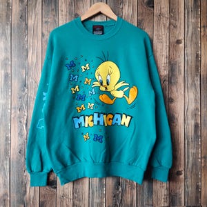 Sudadera Tweety Bird Michigan con cuello redondo y desgastada de los años 90 Suéter Tweety Suéter Tweety Suéter Tweety Suéter con logotipo estampado Color verde Talla M para hombre