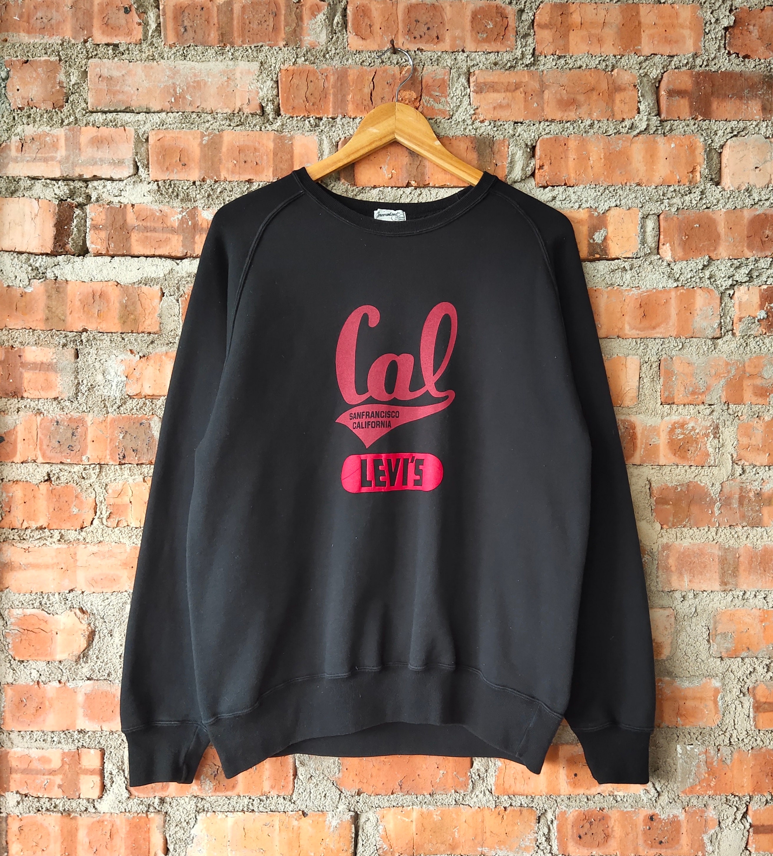 Black levis sweatshirt best sale