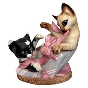 Cats “Scamps” Porcelain Figurine Franklin Mint By Gail Ferretti 1987