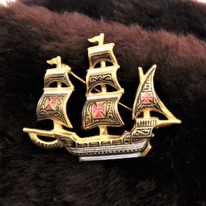 Vintage Ship Boat Brooch Pin Ornate Gold Tone Spanish Galleon Spain