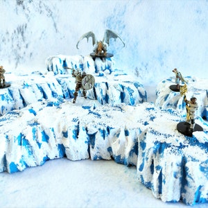 Bemaltes Scatter Terrain Schneeberge für Dungeons And Dragons, Wargame Icy Mountains, Frostgrave Winter Terrain
