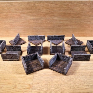 以下が含まれることがあります： 卓上ゲーム用の、茶色と灰色のミニチュアダンジョン壁と床のセットです。壁は石のような質感のある素材でできており、床は木のような滑らかな素材でできています。