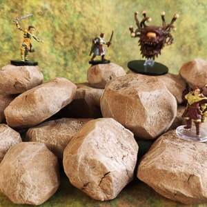 Ensemble de pierres individuelles | Terrain peint de jeu de guerre | Gros rochers pour donjons et dragons | Beige pierre D&D | Rochers et rochers éparpillés