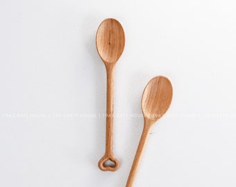 Cuillère en bois faite main avec manche en cœur : cadeau en bois de Doussie gravé