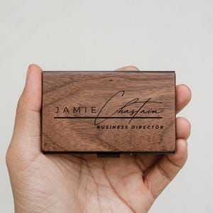 Gepersonaliseerde houten houder voor visitekaartjes / houder verjaardagscadeau voor mannen / hem / vader / collega / werknemer / afstuderen / relatiegeschenken / cadeaus nieuwe baan