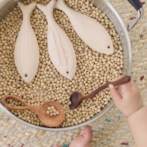 3D Unifinished Wooden Fish, Hand Carved Fish Crafts, Wood Fish Toys For Kid Hand Painted, DIY Craft Projects or Events, Fish Wall Hanging Decor for Beach House, Lake House, Resort, Reastaurant, Summer Beach Decor, Montessori learning tools, educating students to learn about animals, learn the shape of fish