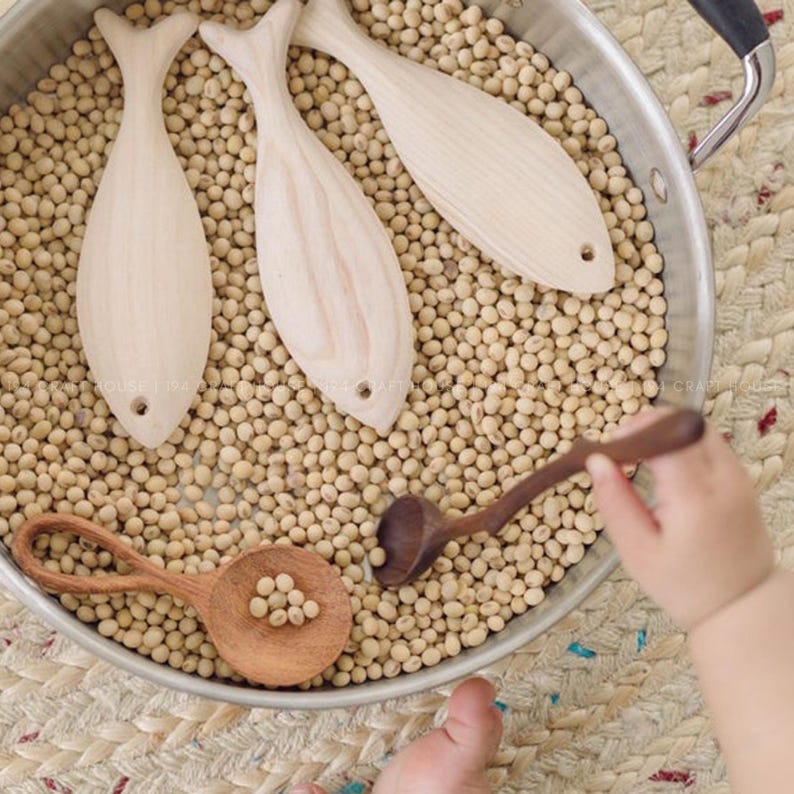 3D Unifinished Wooden Fish, Hand Carved Fish Crafts, Wood Fish Toys For Kid Hand Painted, DIY Craft Projects or Events, Fish Wall Hanging Decor for Beach House, Lake House, Resort, Reastaurant, Summer Beach Decor, Montessori learning tools, educating students to learn about animals, learn the shape of fish