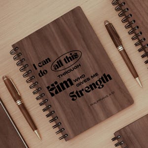 Op maat gegraveerde bijbeltekstcitaten notitieboek en pen, houten kantoorset gepersonaliseerd cadeau voor christen/pastor/doop/valentijnsdagcadeau