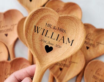 Mr. & Mrs. Gravierte Herz Holzlöffel: Hochzeitsgeschenke für Paare, Hochzeitsgeschenke für Gäste, Verlobungsgeschenk, Brautpartygeschenk