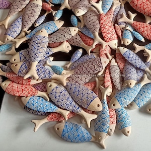 3D Unifinished Wooden Fish, Hand Carved Fish Crafts, Wood Fish Toys For Kid Hand Painted, DIY Craft Projects or Events, Fish Wall Hanging Decor for Beach House, Lake House, Resort, Reastaurant, Summer Beach Decor, Montessori learning tools, educating students to learn about animals, learn the shape of fish