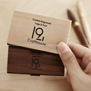 Houten visitekaartjeshouder/doosje gepersonaliseerd gegraveerd bedrijfslogo Relatiegeschenken voor collega/verkoopteam/bedrijf/werknemer
