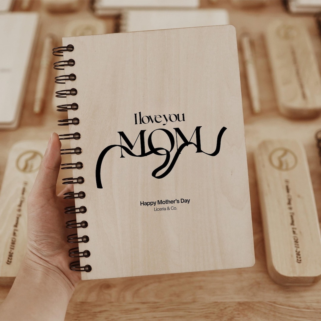 Mom Notebook Design I Love You Mom Engraved Journal Notebook: Personalized Gift for Mom ...