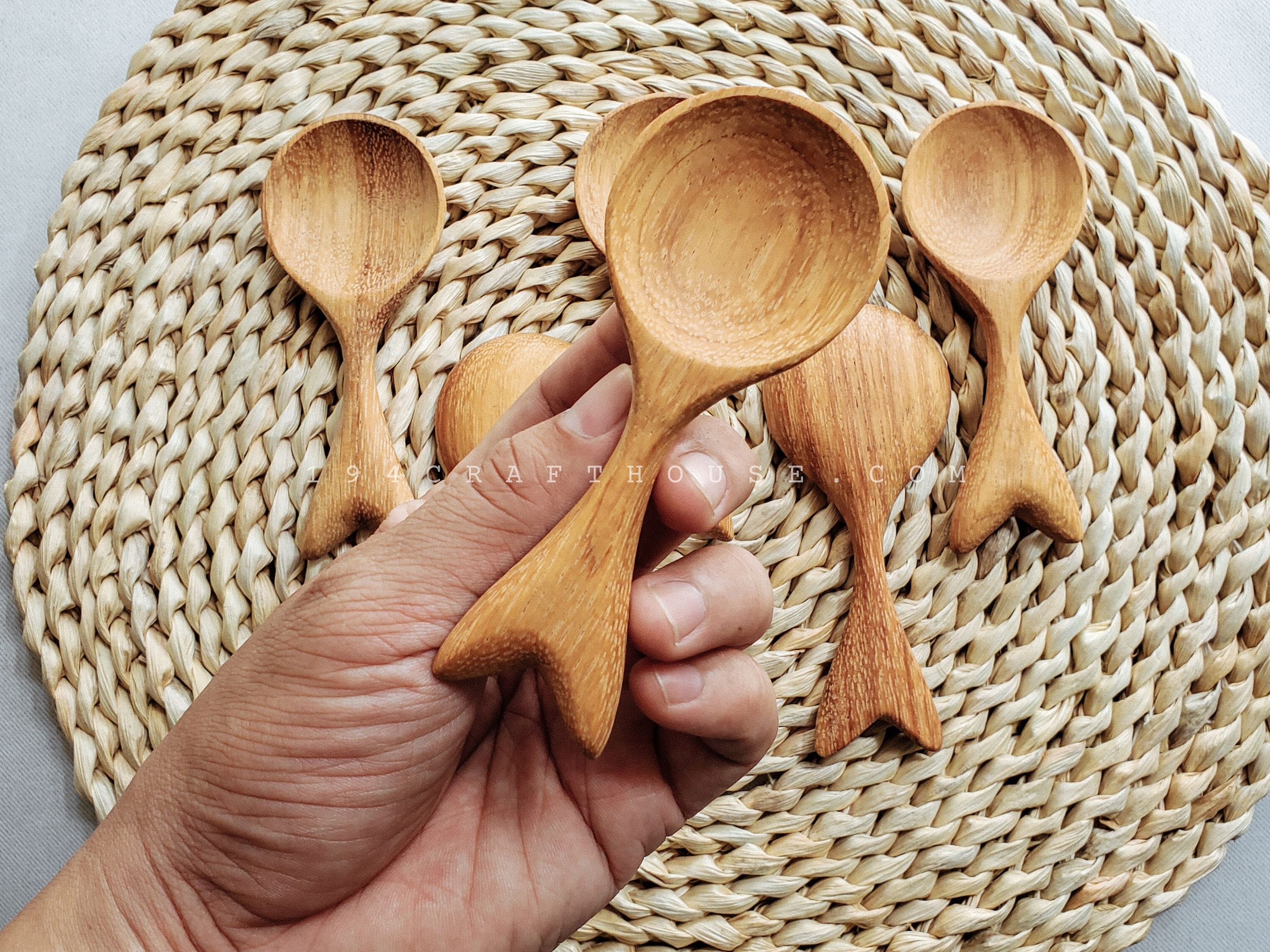 cuillère en bois faite à la main de poignée poisson cadeau d'anniversaire personnalisé pour l'amateur poisson, cuillère gravée par coutume