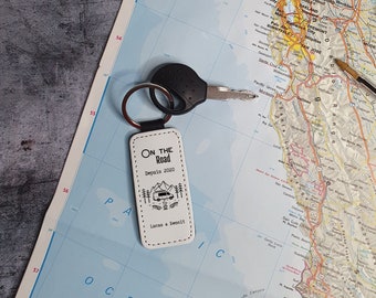 Personalized leather vanlife keychain - On the road - Van keychain with name - Customizable gift for travelers