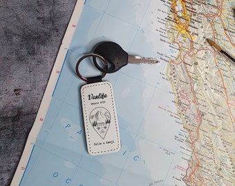 Personalized leather vanlife key ring - Key accessory with first name - Converted van key ring - Customizable gift for traveler