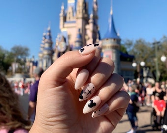 Mickey | Mickey Black and Nude nails