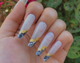 Golden Effect | Handmade Black and White Marble Golden Nails