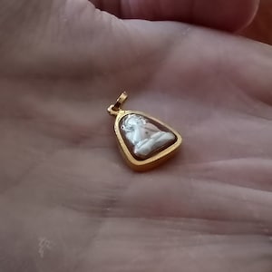Wykwintny autentyczny 18-karatowy złoty amulet Phra Pidta, ręcznie robiony buddyjski talizman do ćwiczeń uważności, jogi i zen - prezenty dla niego, dla niej, taty i mamy