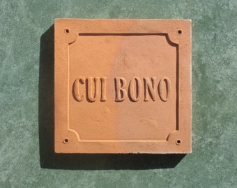 CUI BONO - terracotta-relief