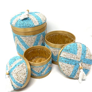Sieradendoosjes van bamboe met deksel versierd met parels, set van 3 in turquoise, zwart en wit