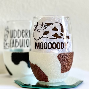 Stampa mucca / Bicchiere da vino glitterato / Con stelo / Senza stelo / Regalo per lei / Lunatico / Compleanno / Natale / 21 ° / Divertente / Amici / Collega