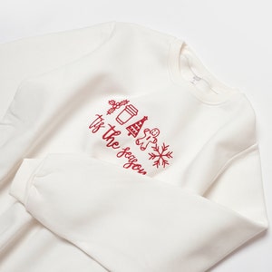 Geborduurd kerstsweater: &#39;Tis The Season&#39;-vakantie met ronde hals
