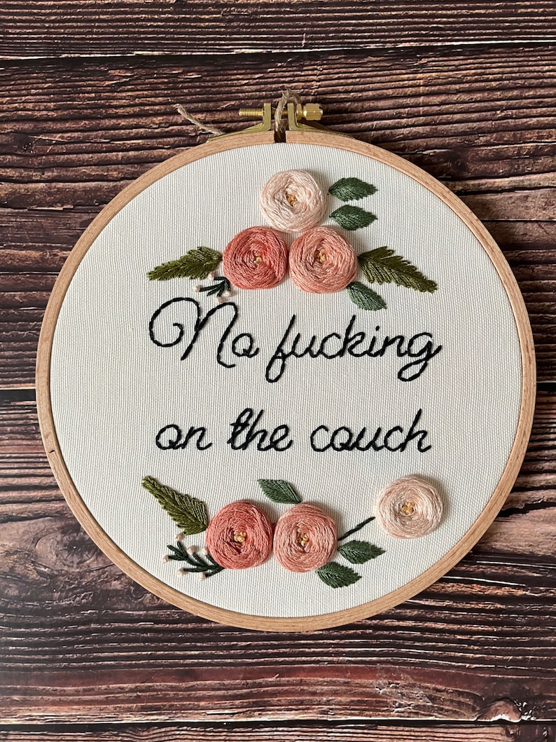 Custom Embroidery Hoop Art, Personalized Wall Decor, Hand Embroidered Flower Wreath, Floral Embroidery Hoop,Custom Name Embroidery image 3