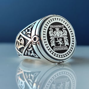 Graduation Gift,Coat of Arms Ring,,Family Crest Ring,Personalized Coat of Arms ring,Heraldic Ring,Custom Jewelry,Mens gift,Oval Ring,Gift