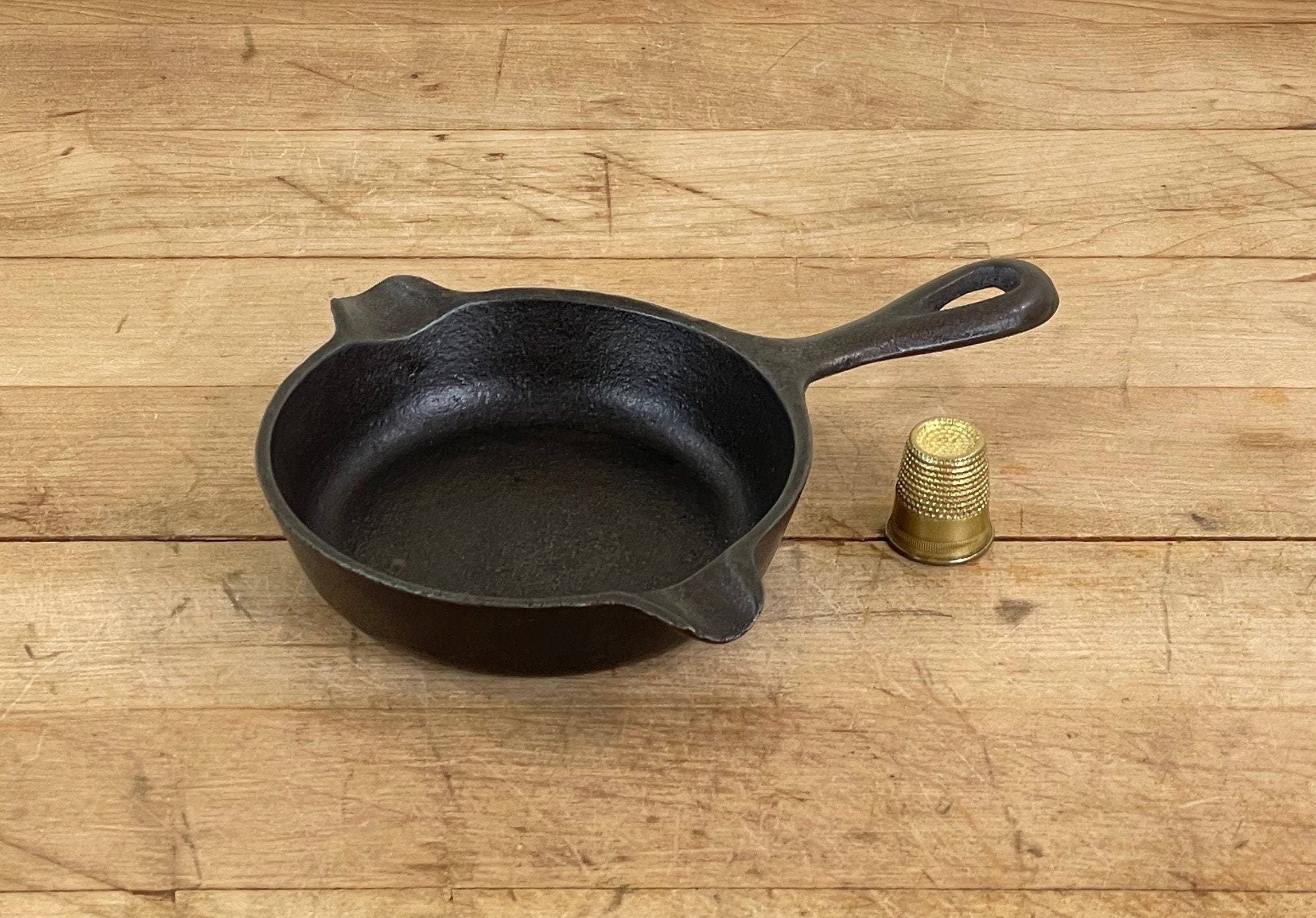 LODGE Cast Iron Mini Skillet Small Fry Pan Ashtray 3.5 in. X 6 in