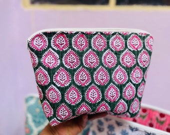 Quilted Cosmetic Pouches Vintage Floral Cotton Makeup Bag Handmade Printed Travel Toiletry Storage Bag Organizer Women Handbags